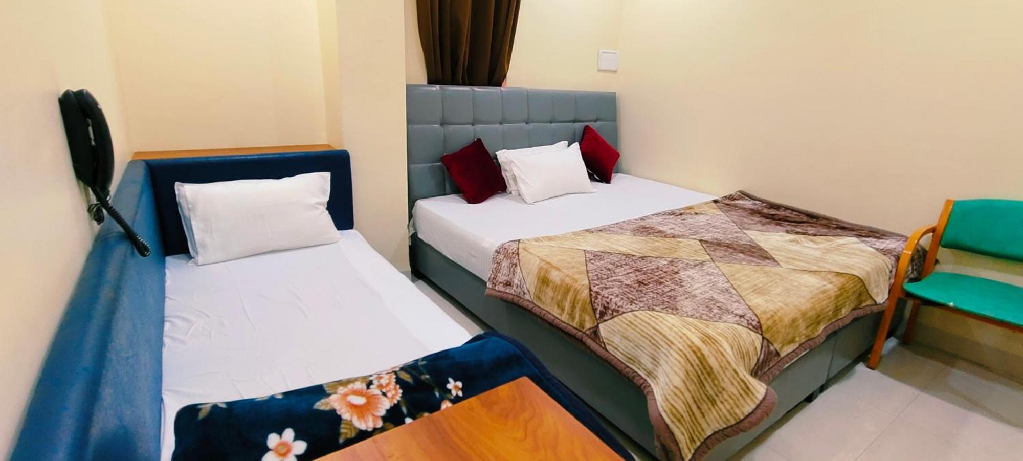 Hotel Shri Shiv Ganga Bhakt Niwas Ujjain Zewnętrze zdjęcie
