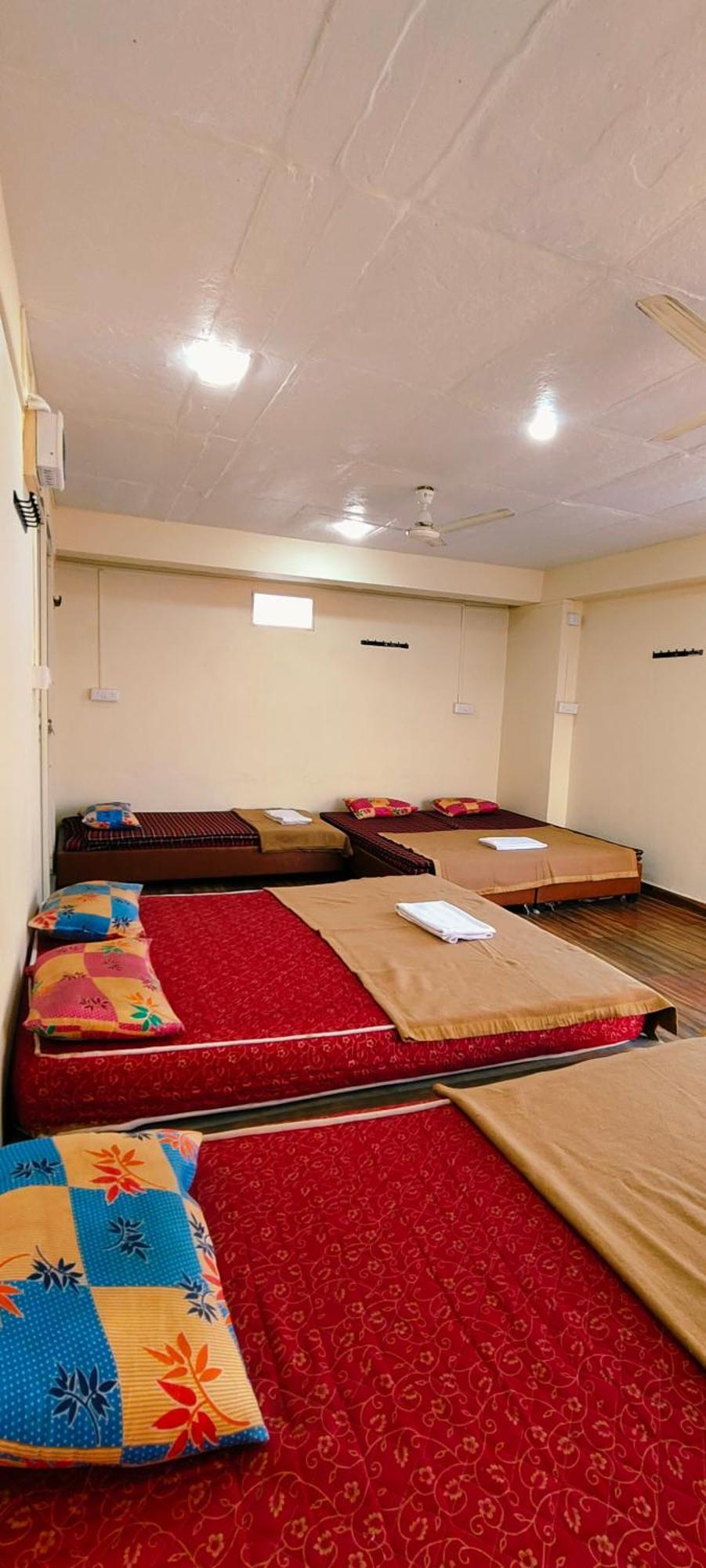 Hotel Shri Shiv Ganga Bhakt Niwas Ujjain Zewnętrze zdjęcie