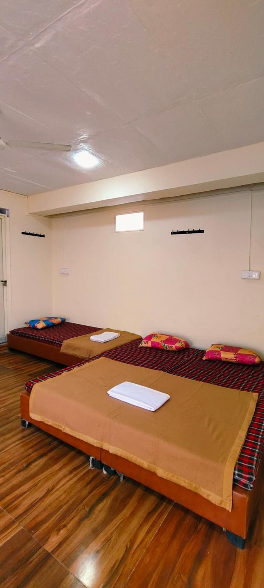 Hotel Shri Shiv Ganga Bhakt Niwas Ujjain Zewnętrze zdjęcie