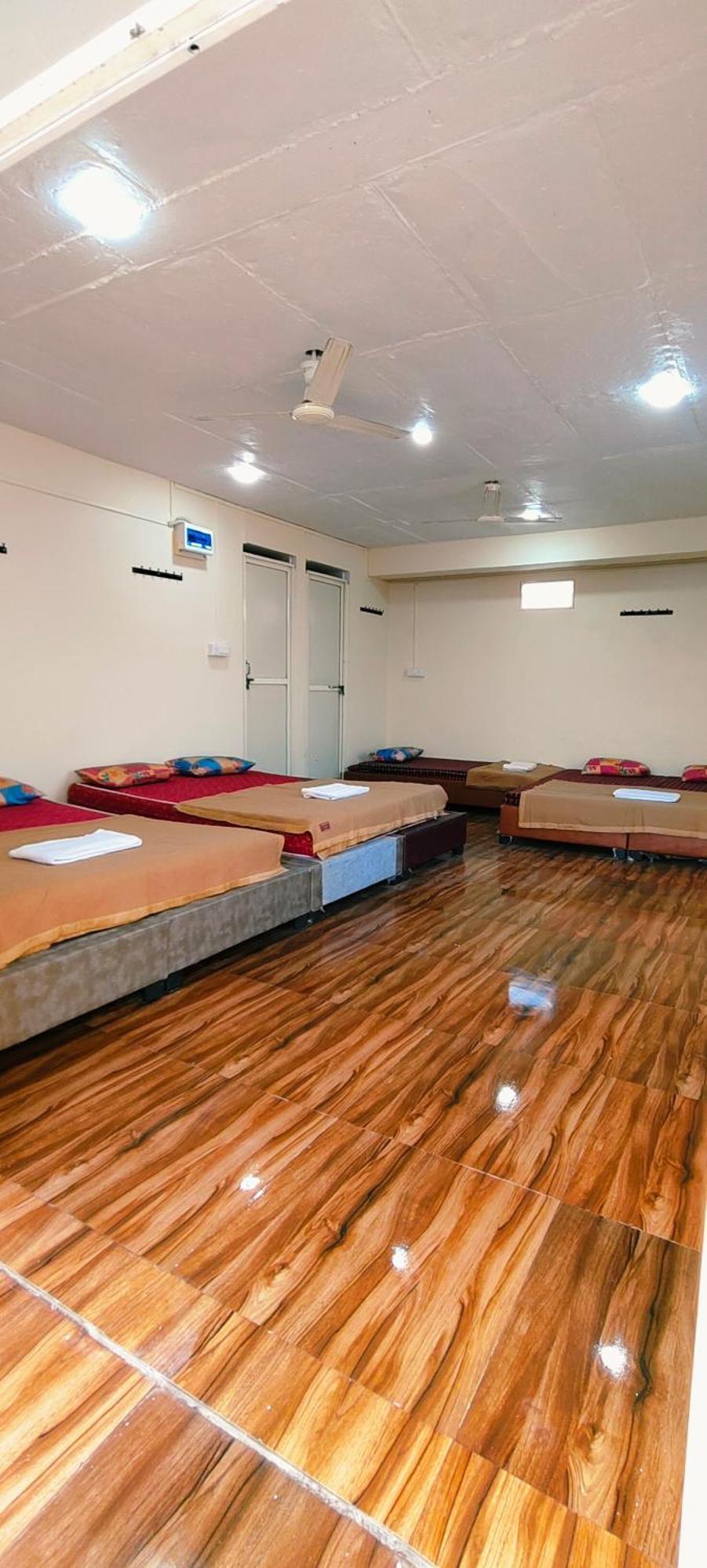 Hotel Shri Shiv Ganga Bhakt Niwas Ujjain Zewnętrze zdjęcie