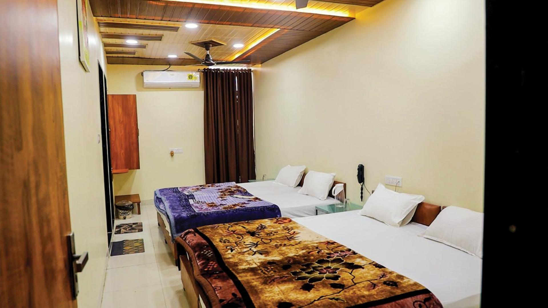 Hotel Shri Shiv Ganga Bhakt Niwas Ujjain Zewnętrze zdjęcie