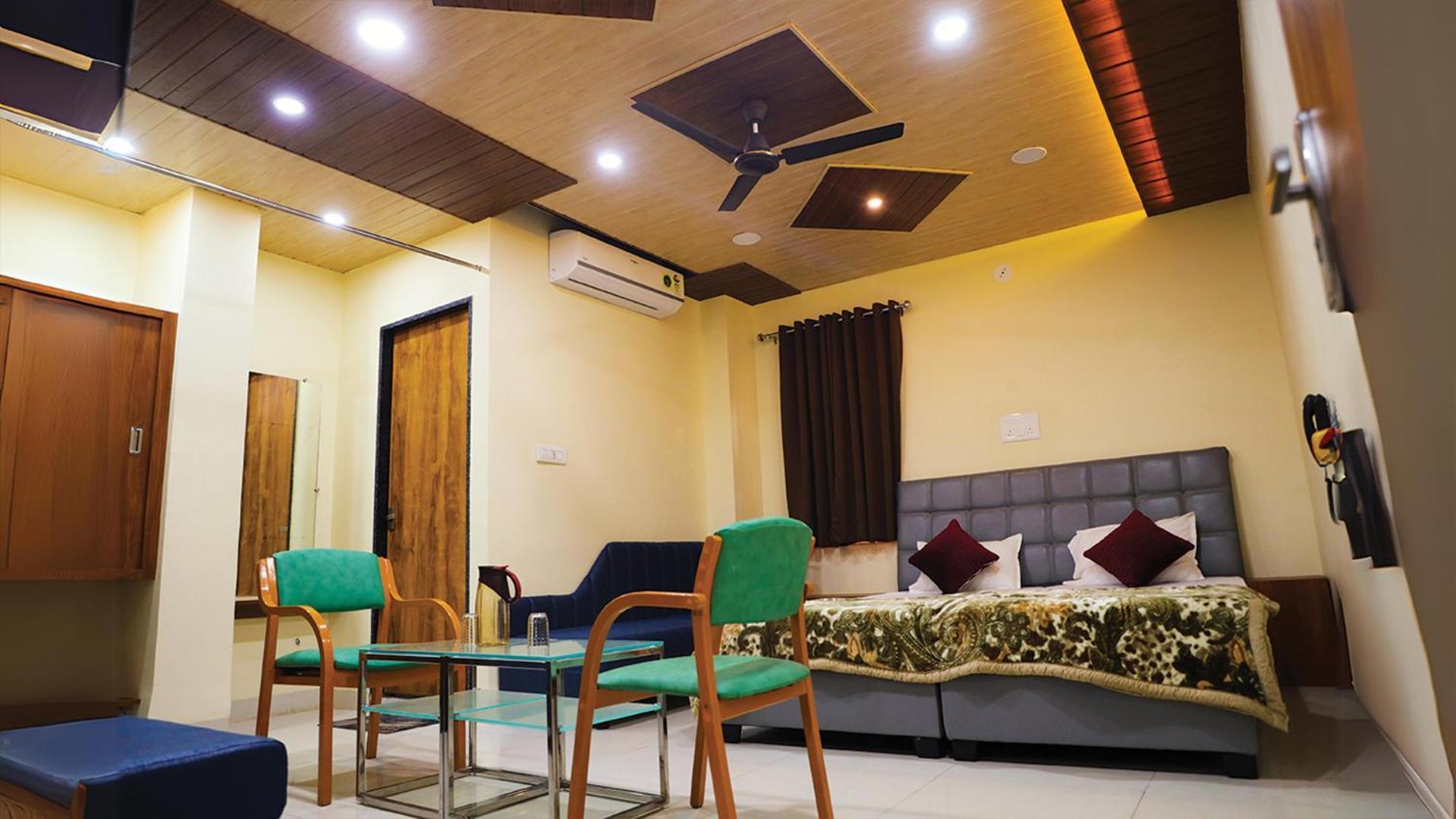 Hotel Shri Shiv Ganga Bhakt Niwas Ujjain Zewnętrze zdjęcie