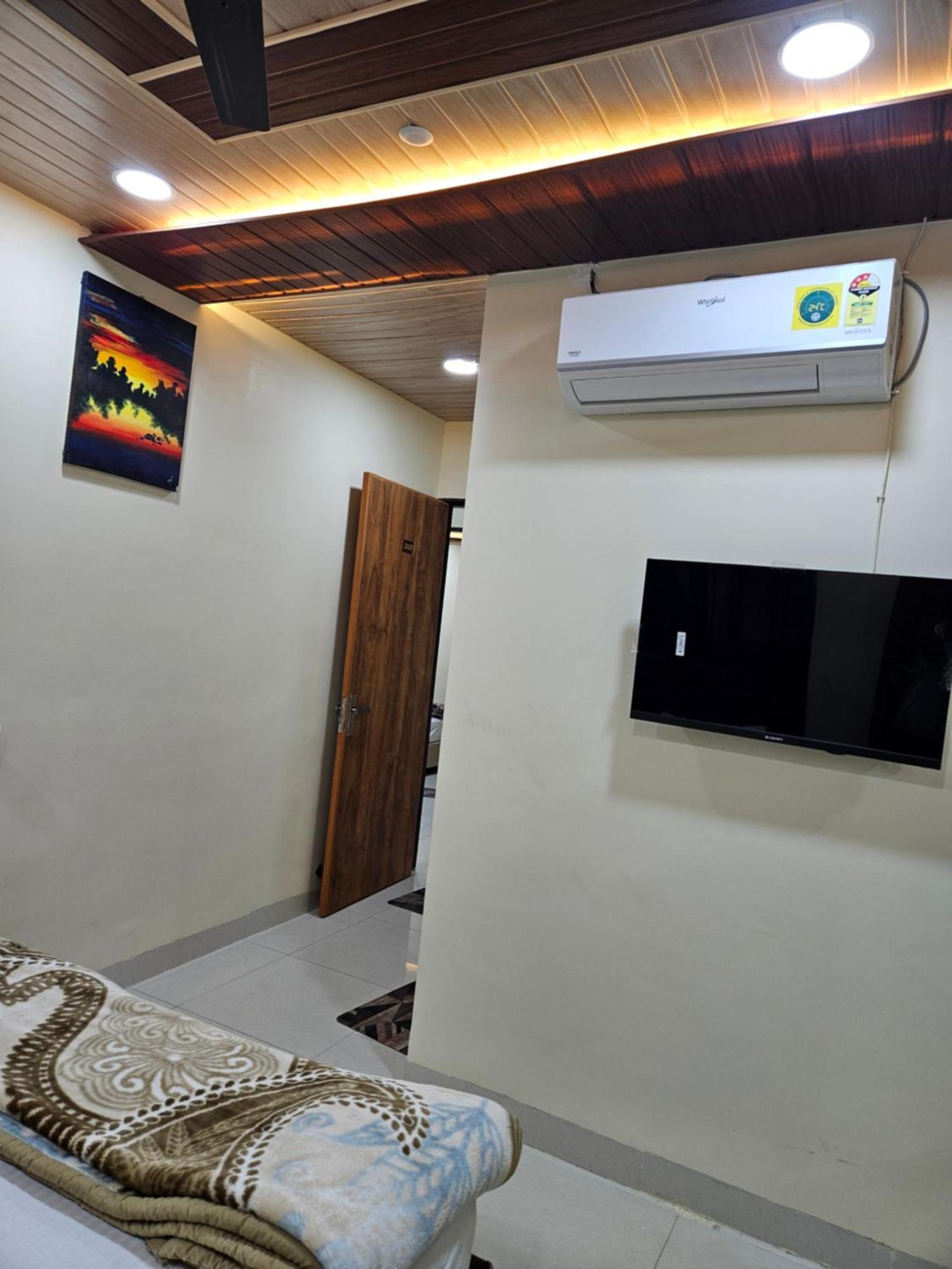 Hotel Shri Shiv Ganga Bhakt Niwas Ujjain Zewnętrze zdjęcie