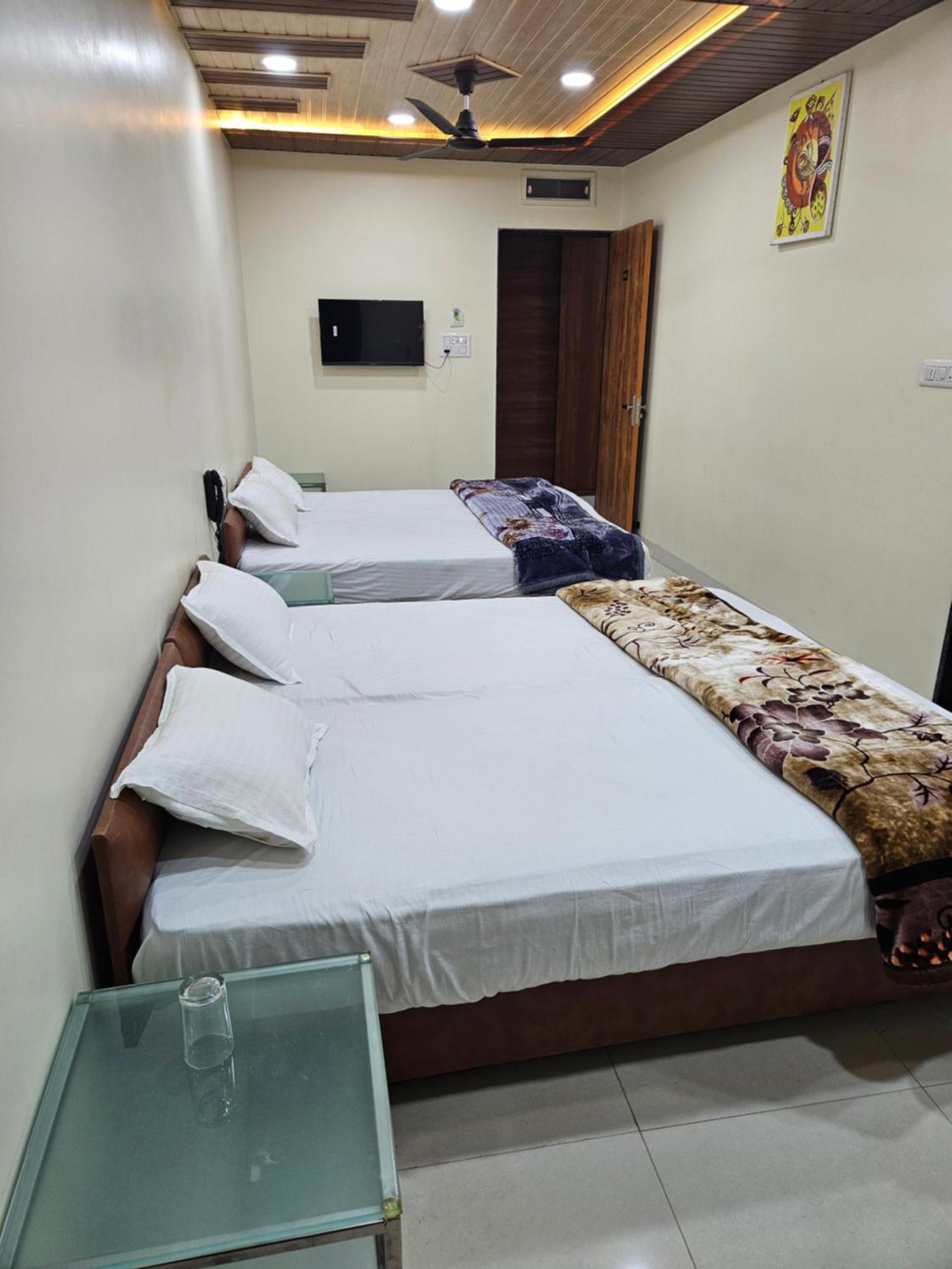 Hotel Shri Shiv Ganga Bhakt Niwas Ujjain Zewnętrze zdjęcie