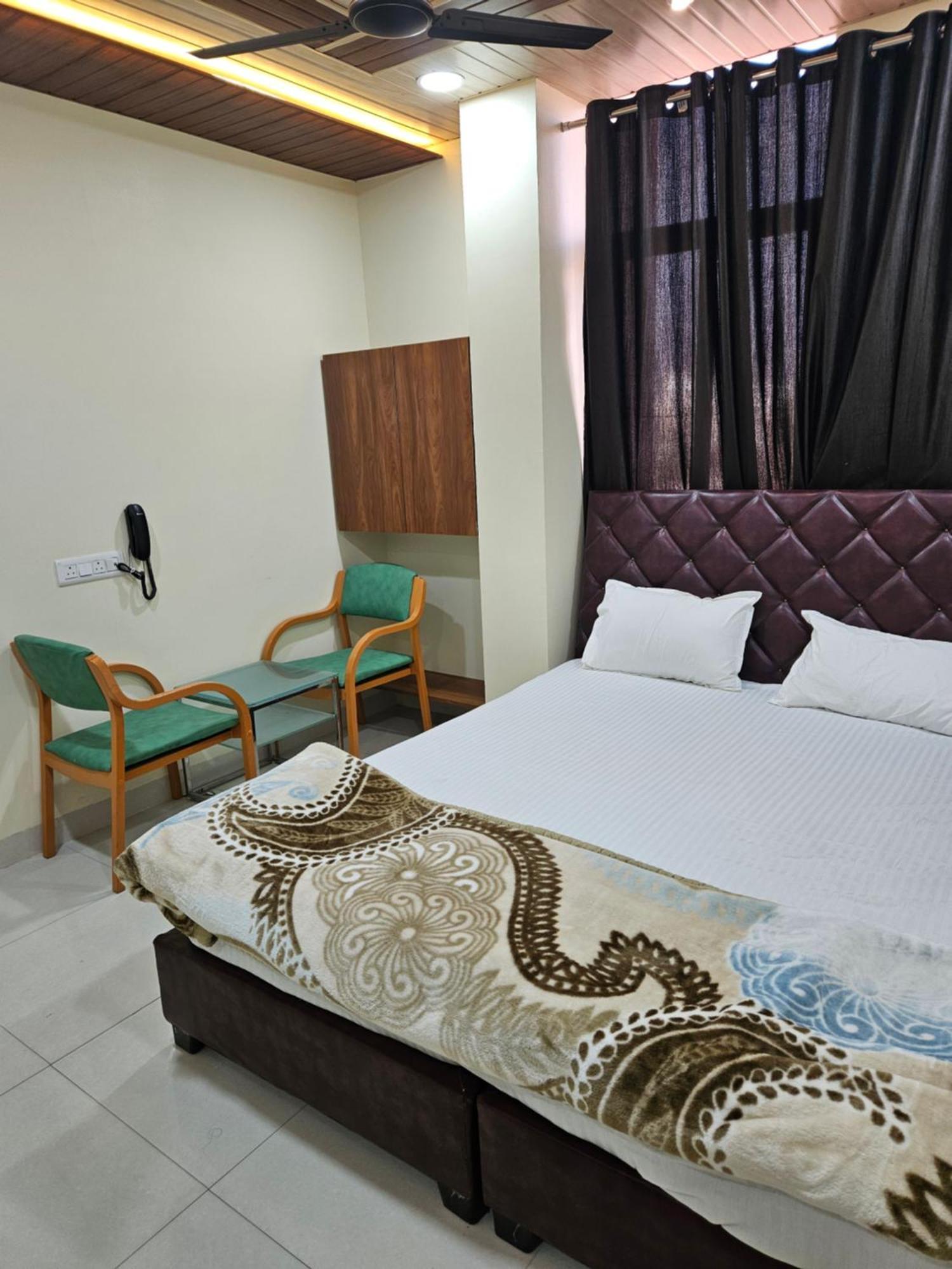Hotel Shri Shiv Ganga Bhakt Niwas Ujjain Zewnętrze zdjęcie