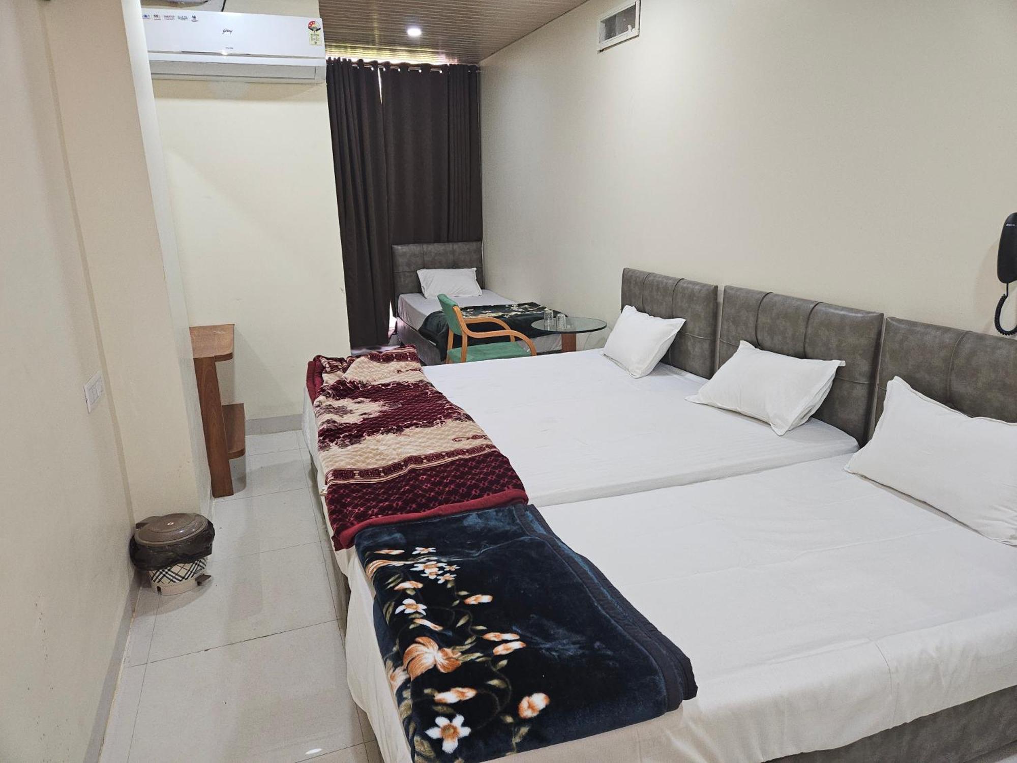 Hotel Shri Shiv Ganga Bhakt Niwas Ujjain Zewnętrze zdjęcie