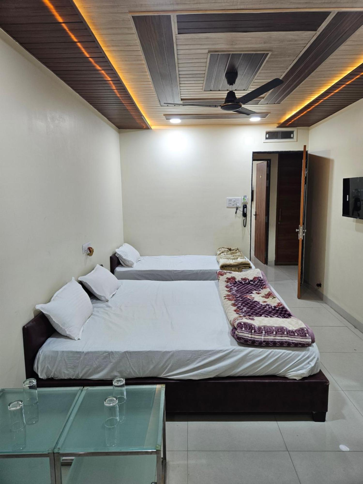 Hotel Shri Shiv Ganga Bhakt Niwas Ujjain Zewnętrze zdjęcie