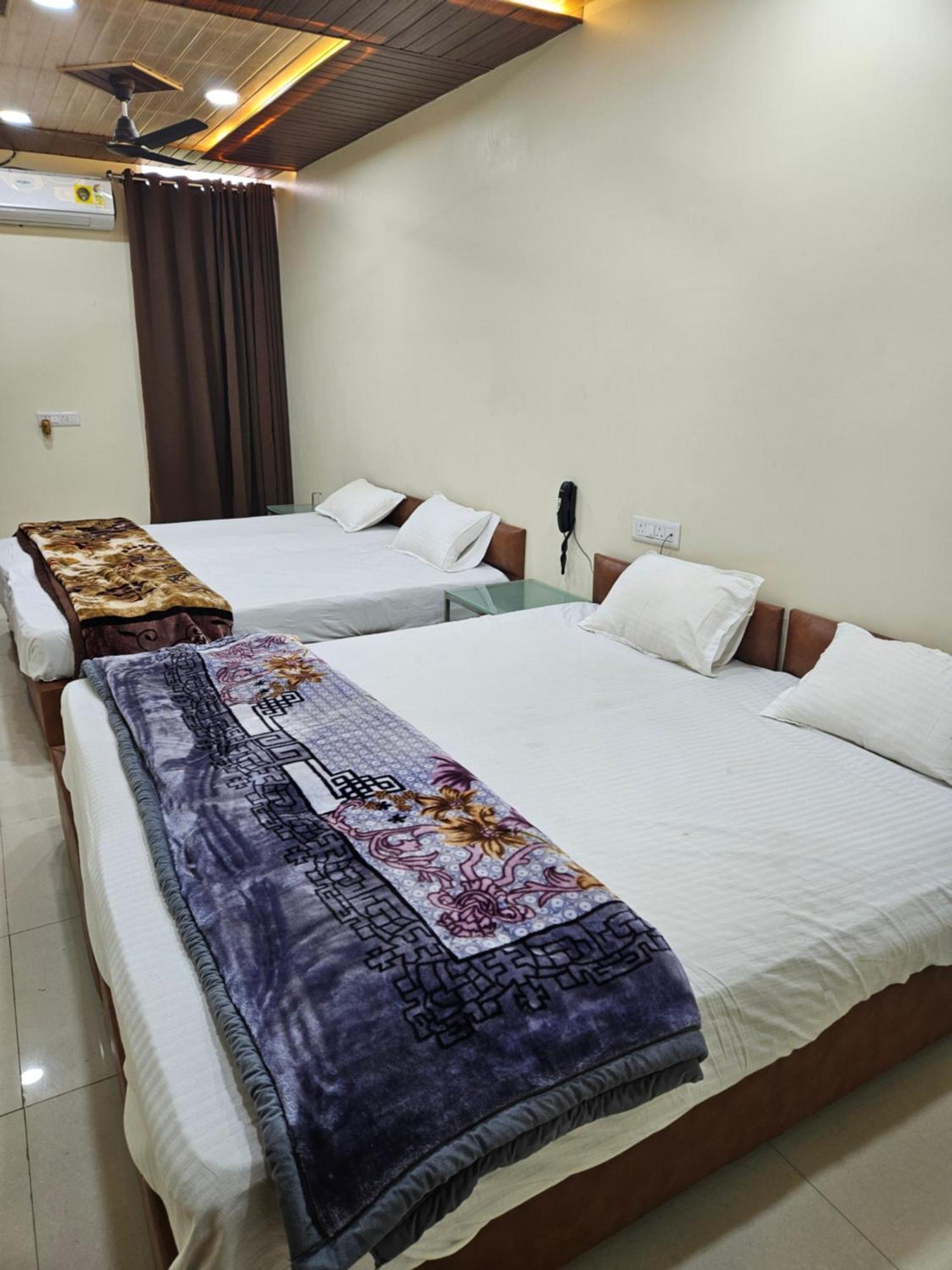 Hotel Shri Shiv Ganga Bhakt Niwas Ujjain Zewnętrze zdjęcie