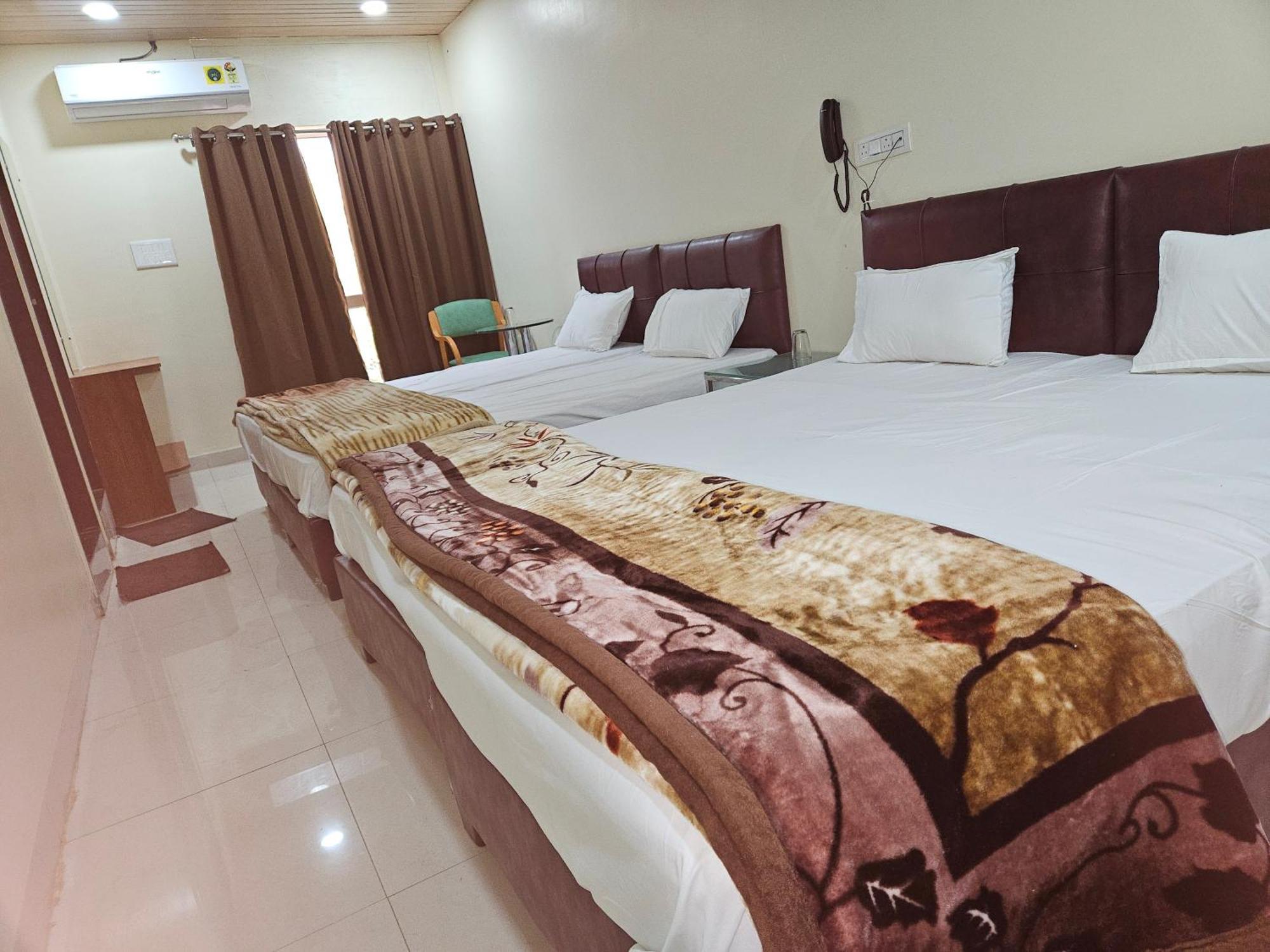 Hotel Shri Shiv Ganga Bhakt Niwas Ujjain Zewnętrze zdjęcie