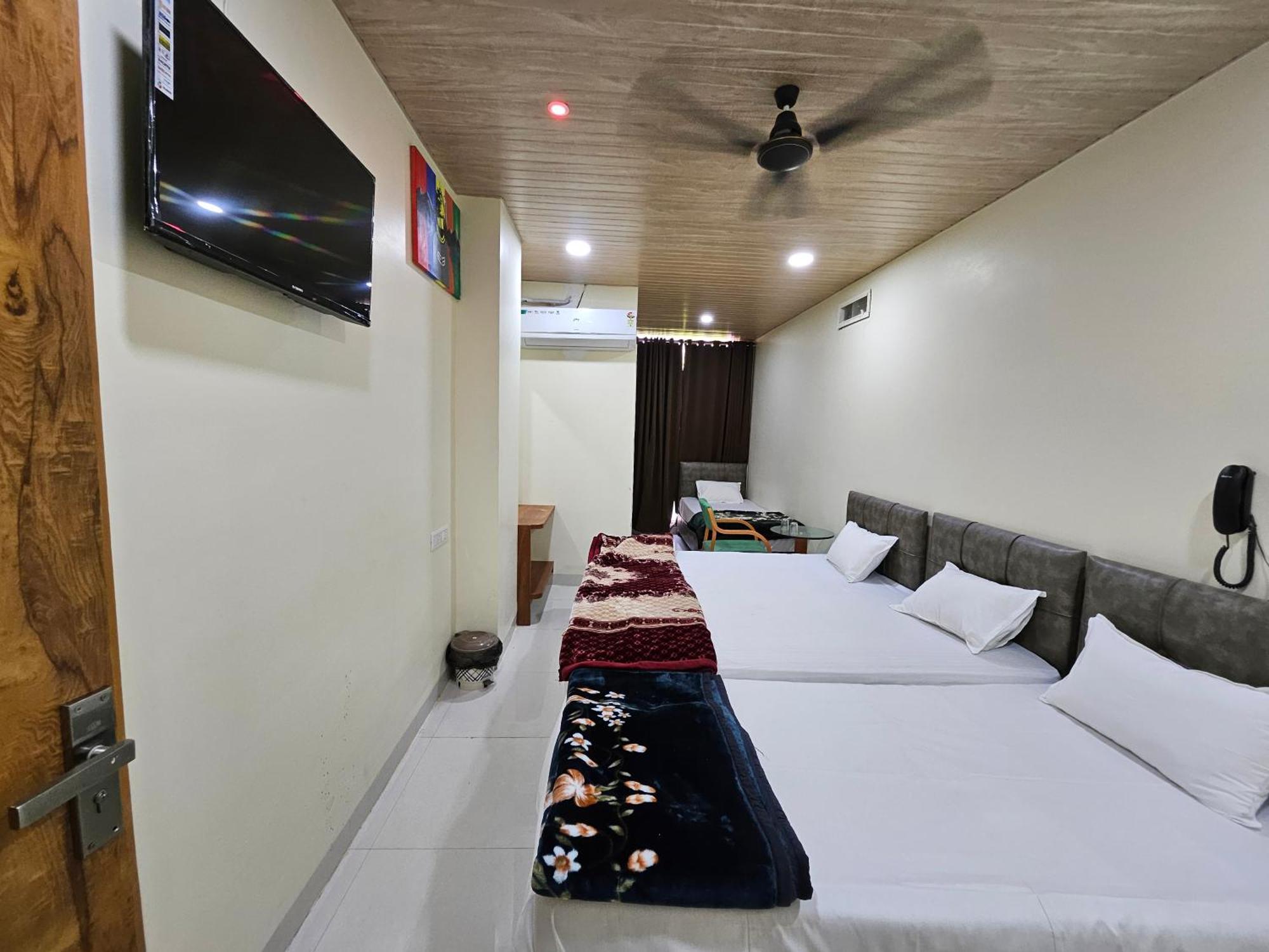 Hotel Shri Shiv Ganga Bhakt Niwas Ujjain Zewnętrze zdjęcie