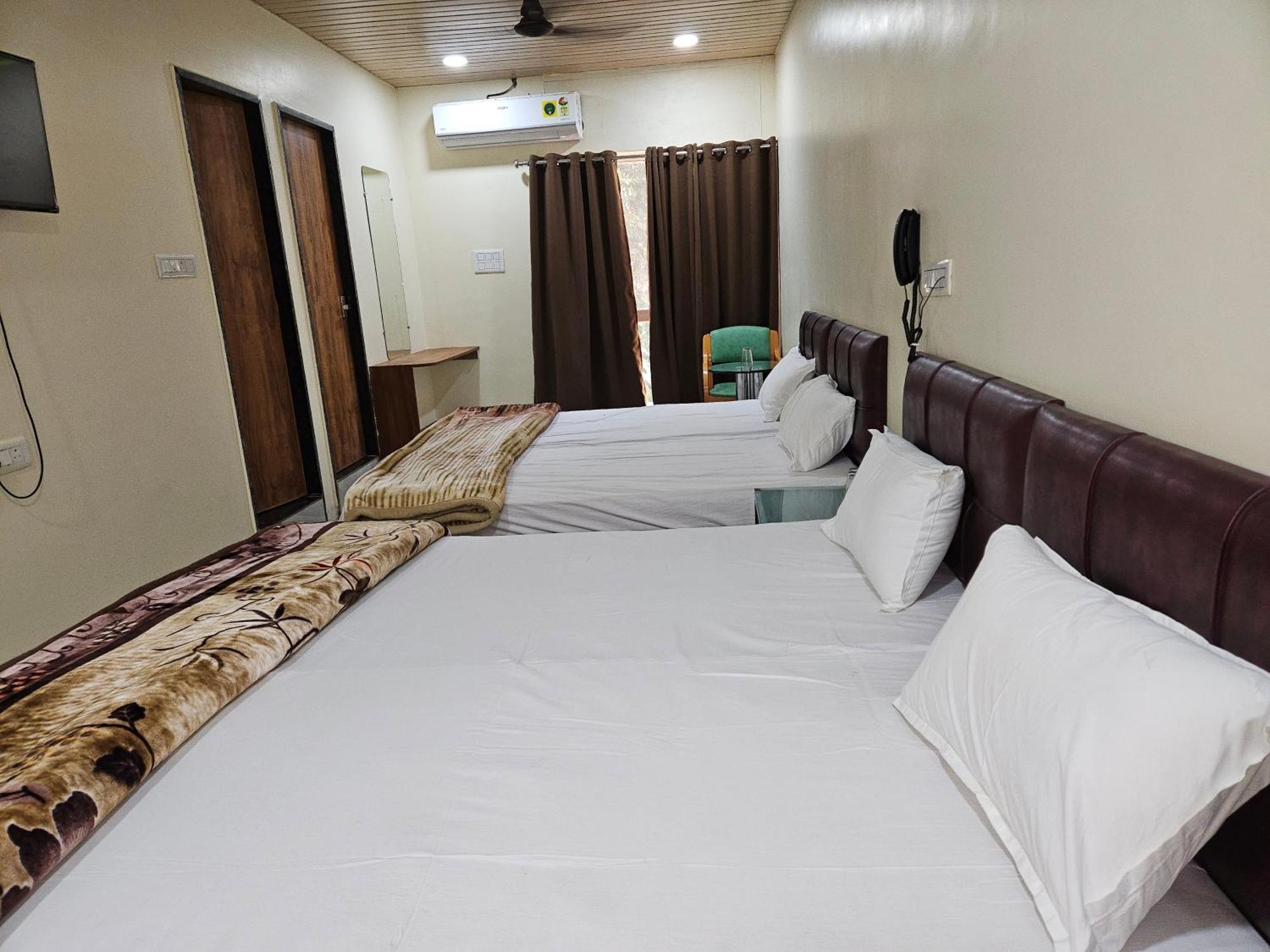 Hotel Shri Shiv Ganga Bhakt Niwas Ujjain Zewnętrze zdjęcie