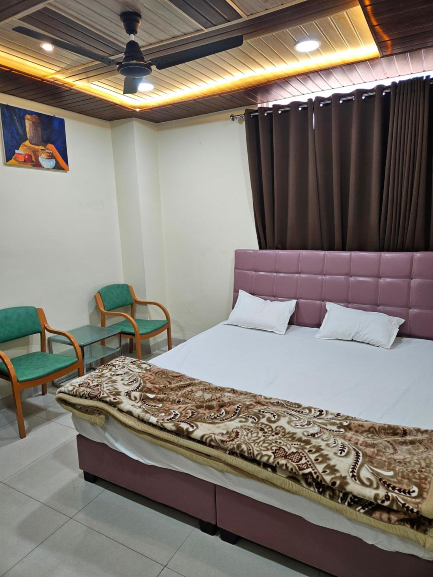 Hotel Shri Shiv Ganga Bhakt Niwas Ujjain Zewnętrze zdjęcie