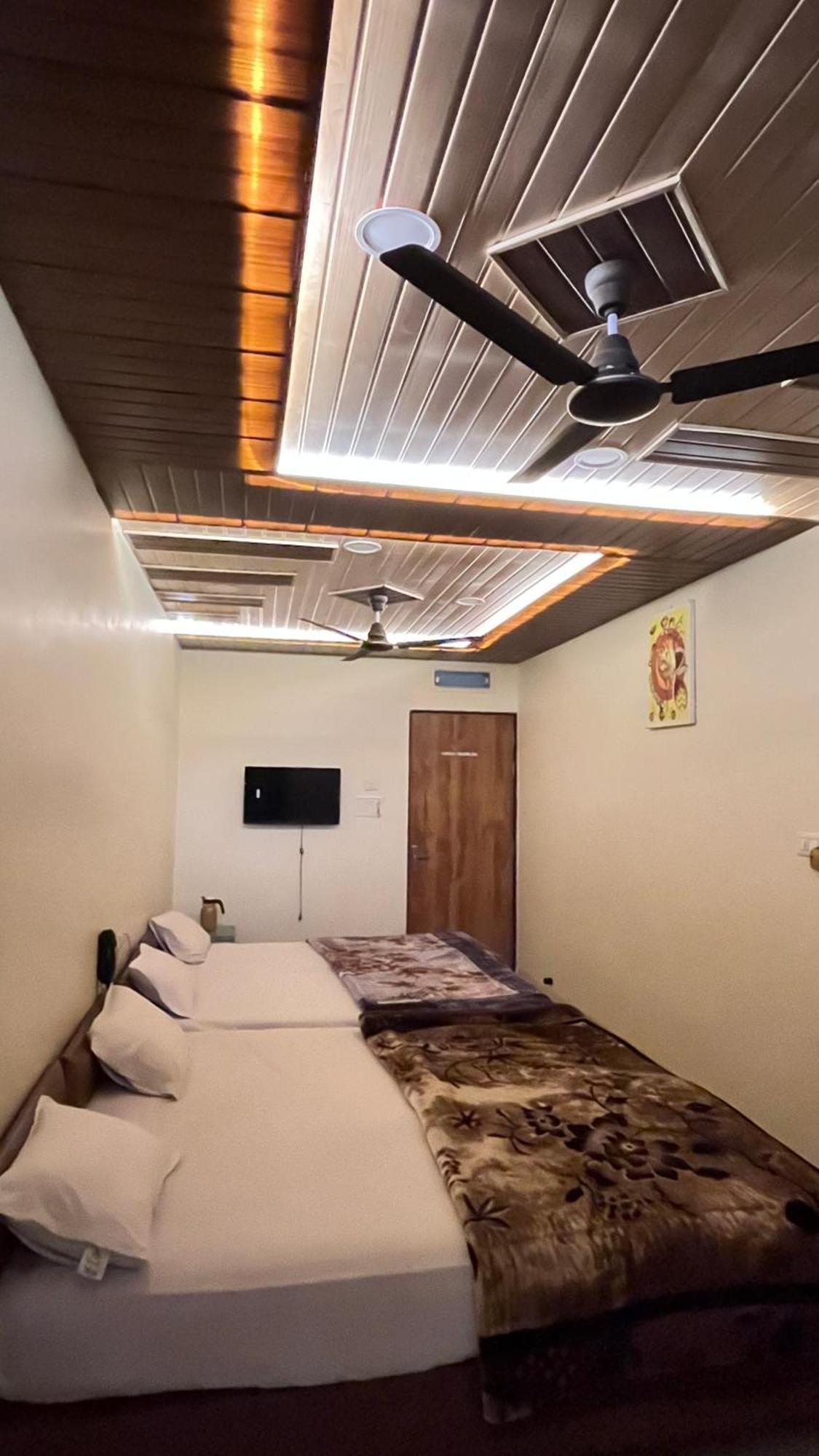 Hotel Shri Shiv Ganga Bhakt Niwas Ujjain Zewnętrze zdjęcie