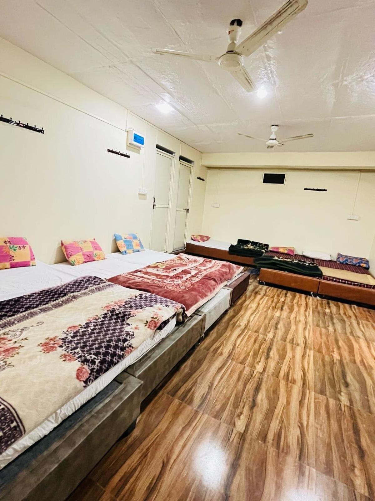 Hotel Shri Shiv Ganga Bhakt Niwas Ujjain Zewnętrze zdjęcie