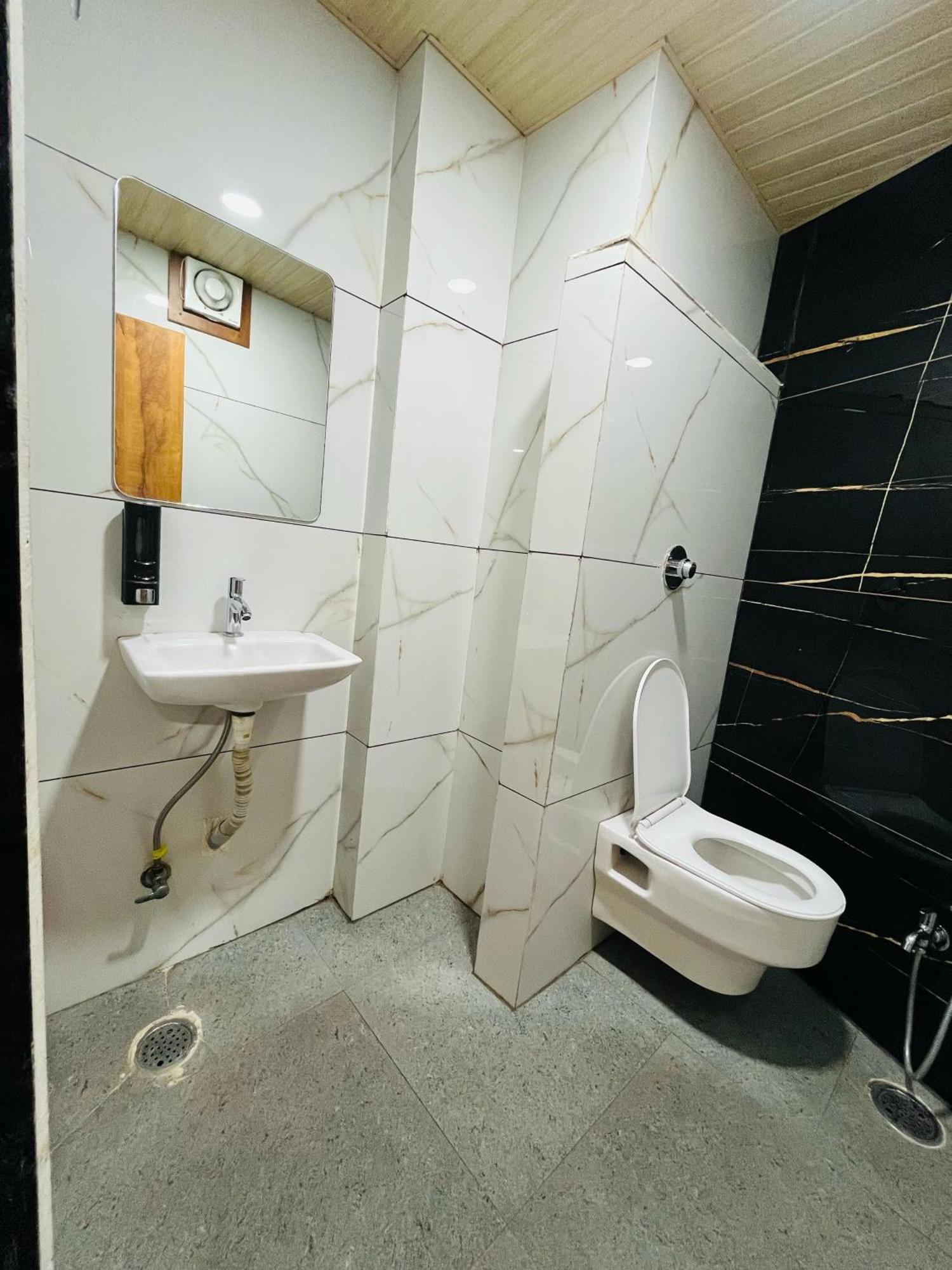 Hotel Shri Shiv Ganga Bhakt Niwas Ujjain Zewnętrze zdjęcie
