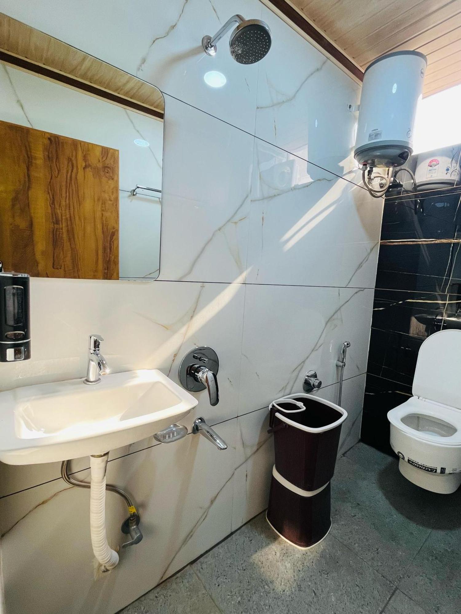 Hotel Shri Shiv Ganga Bhakt Niwas Ujjain Zewnętrze zdjęcie