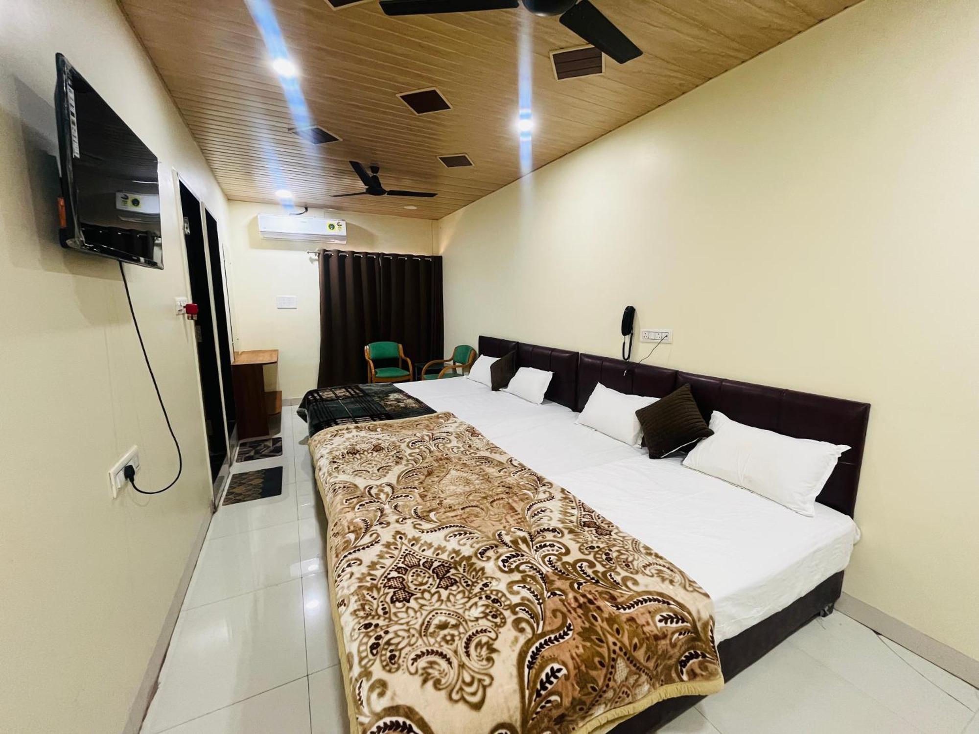 Hotel Shri Shiv Ganga Bhakt Niwas Ujjain Zewnętrze zdjęcie