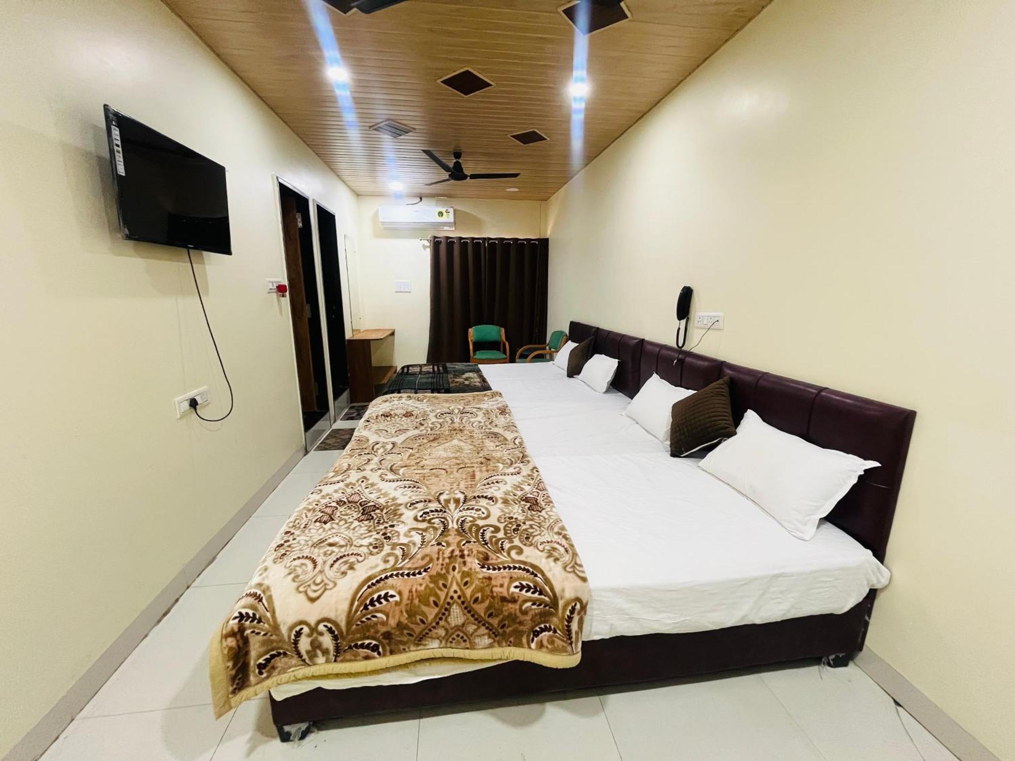 Hotel Shri Shiv Ganga Bhakt Niwas Ujjain Zewnętrze zdjęcie