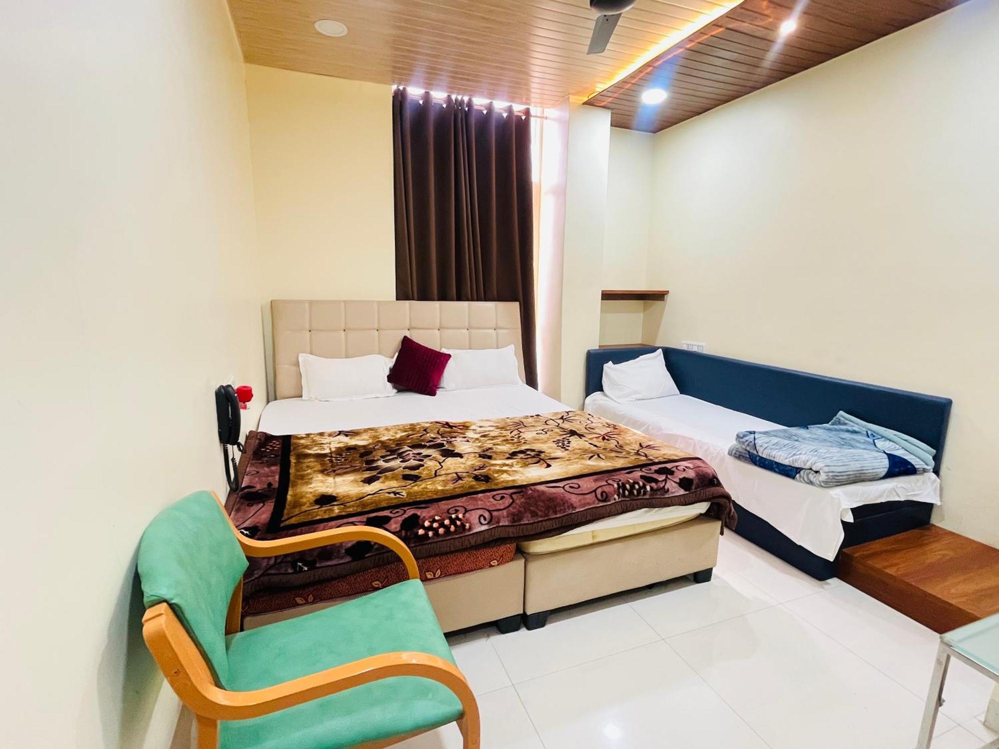 Hotel Shri Shiv Ganga Bhakt Niwas Ujjain Zewnętrze zdjęcie