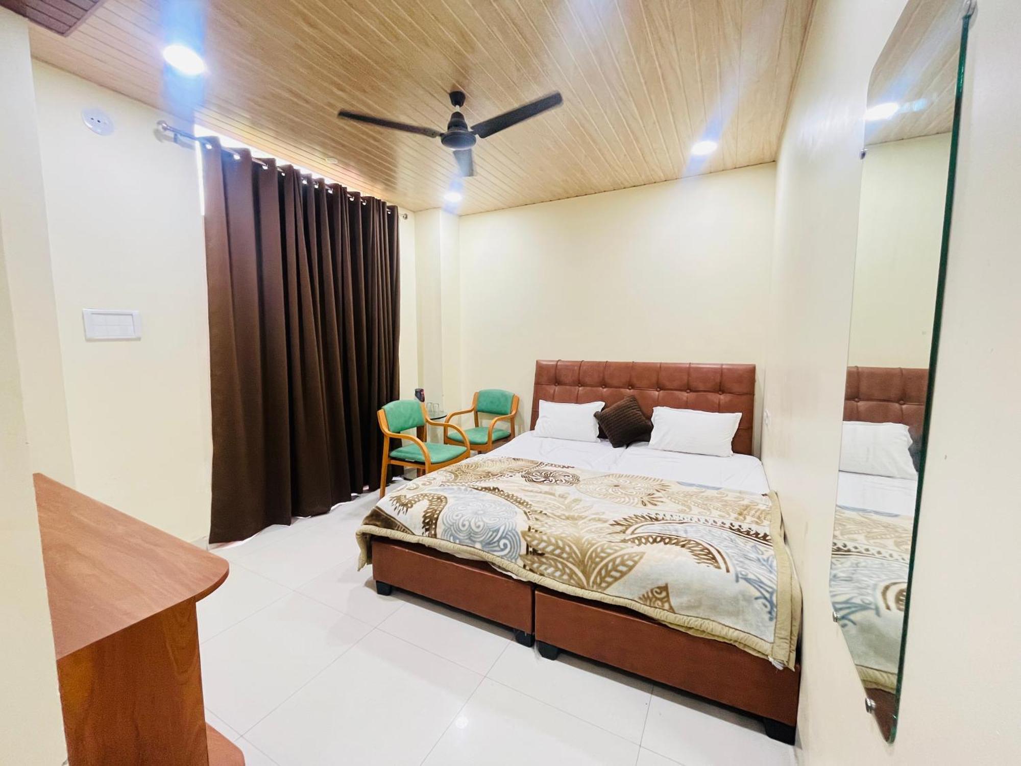 Hotel Shri Shiv Ganga Bhakt Niwas Ujjain Zewnętrze zdjęcie
