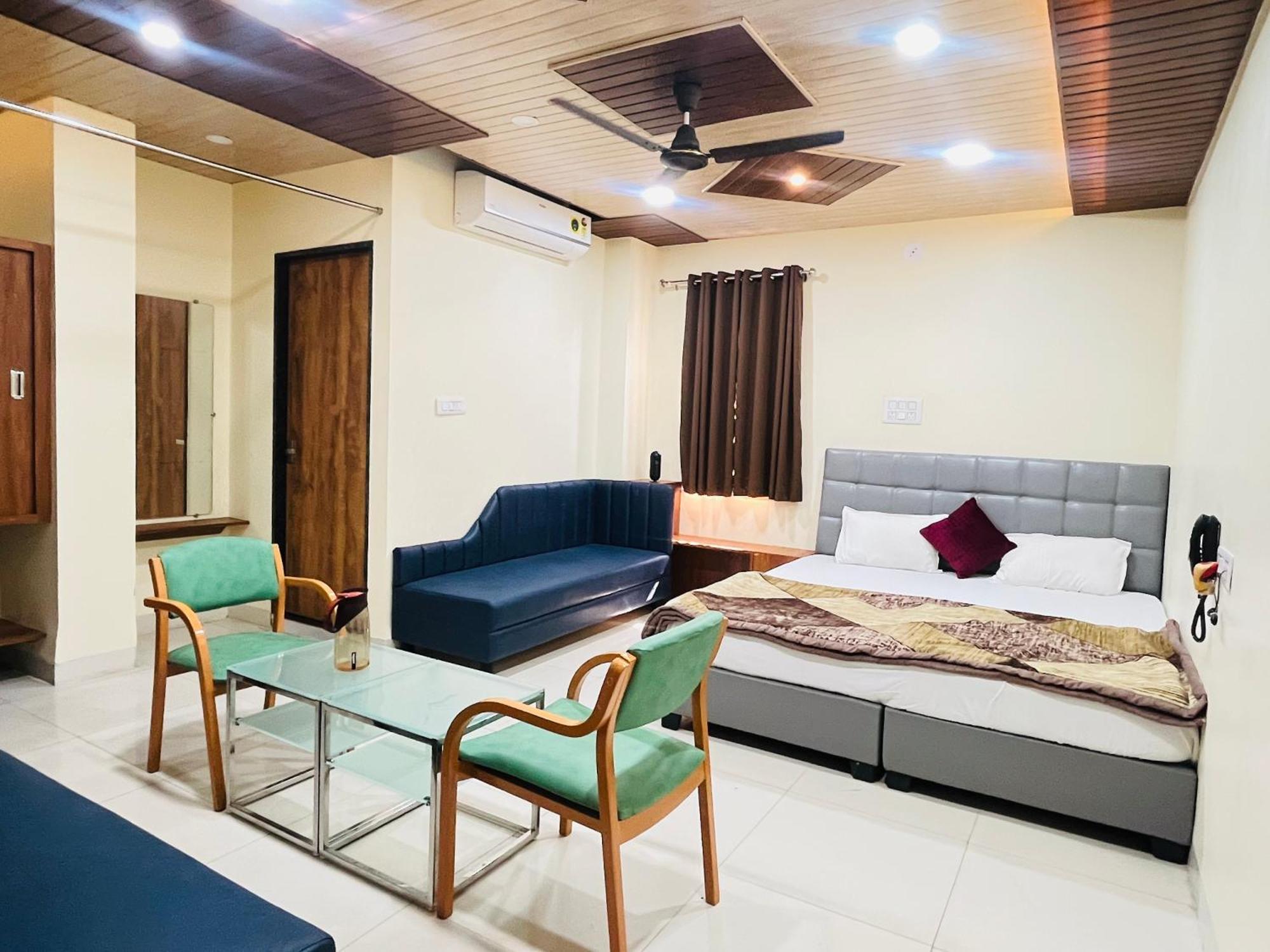 Hotel Shri Shiv Ganga Bhakt Niwas Ujjain Zewnętrze zdjęcie