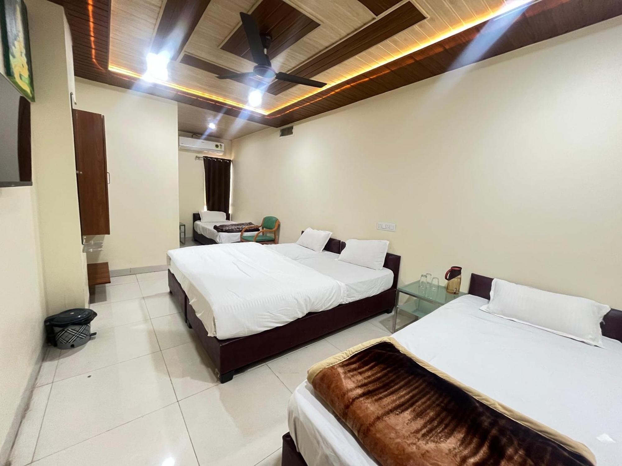 Hotel Shri Shiv Ganga Bhakt Niwas Ujjain Zewnętrze zdjęcie