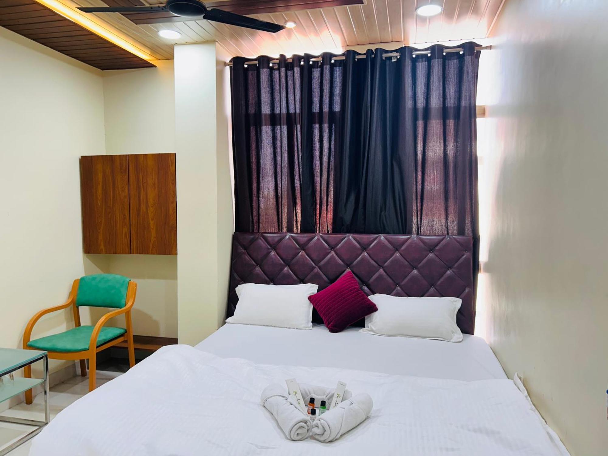Hotel Shri Shiv Ganga Bhakt Niwas Ujjain Zewnętrze zdjęcie